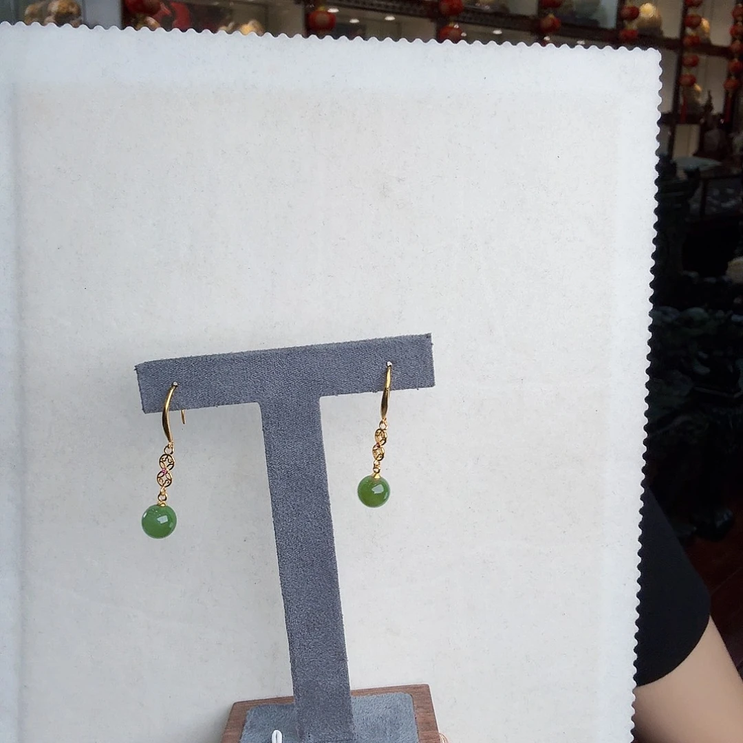 和田玉（碧玉）未镶嵌颈饰阳绿耳坠