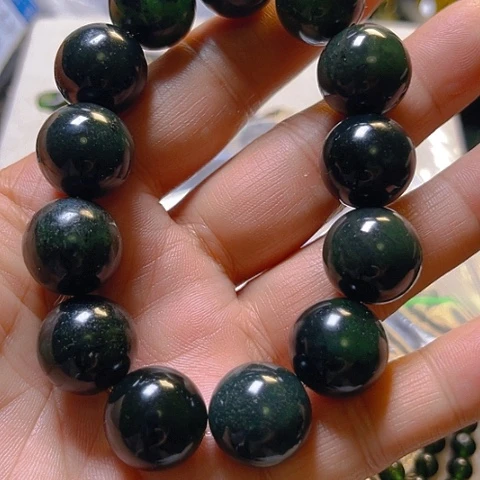 蛇纹石玉颈饰未镶嵌长*树