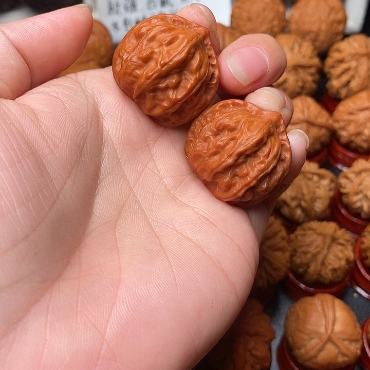 文玩核桃吊坠龙脊