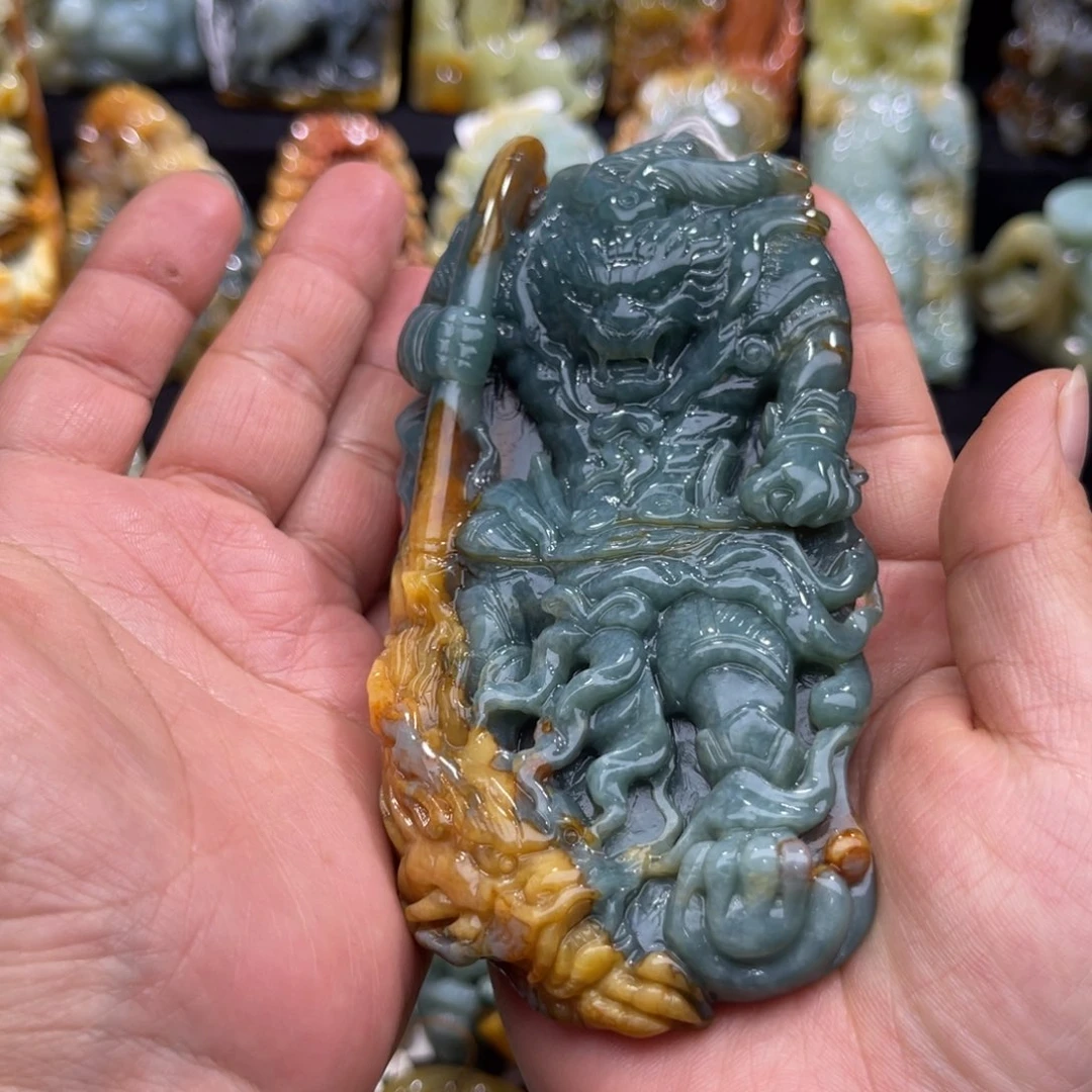 ****待蛇纹石玉未镶嵌颈饰