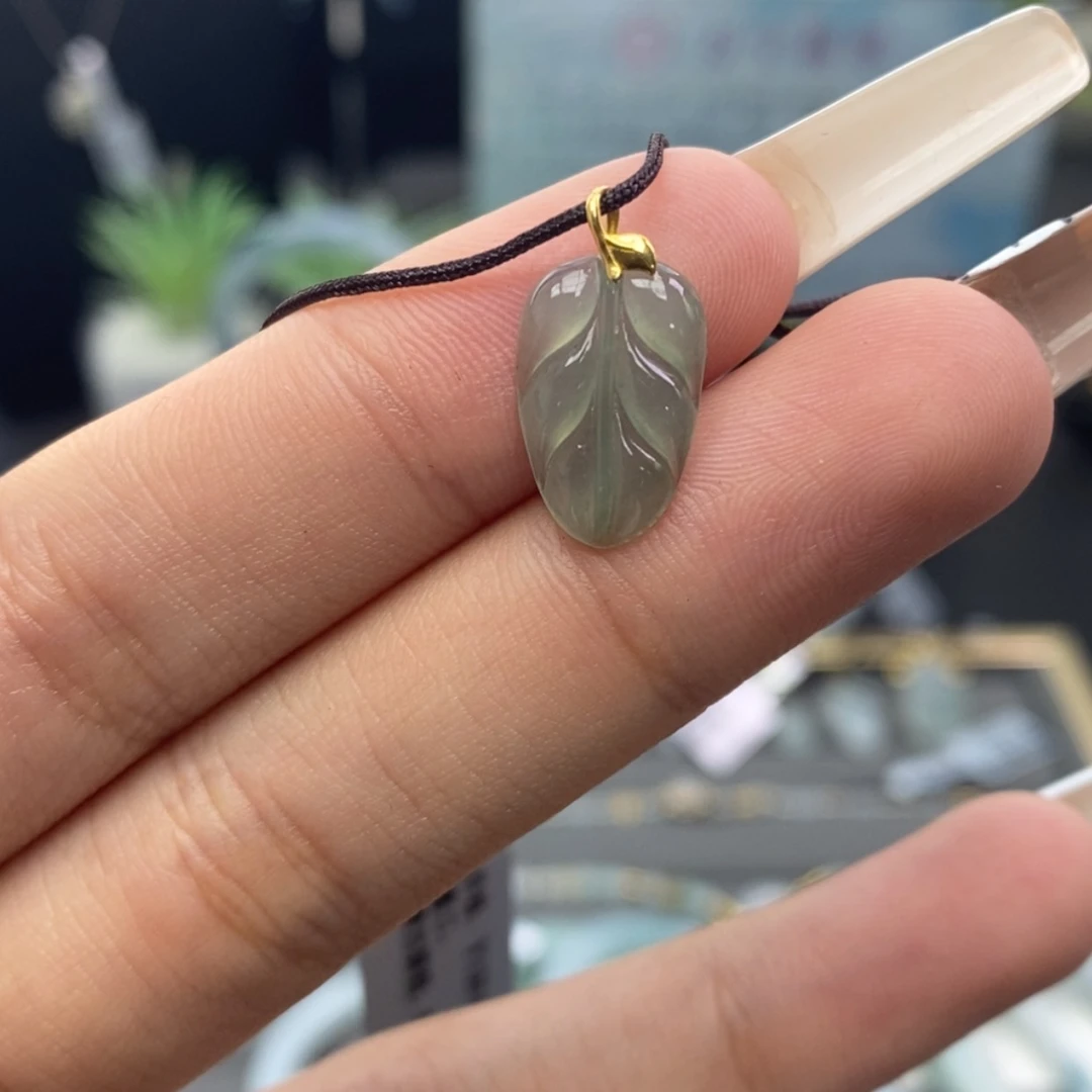 【闪购商品】颈饰18K金镶嵌翡翠