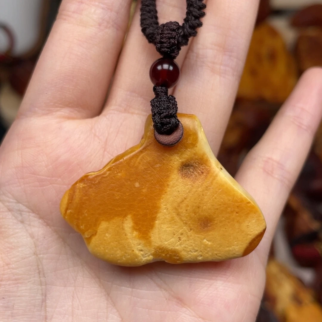 未镶嵌琥珀珠宝奇石