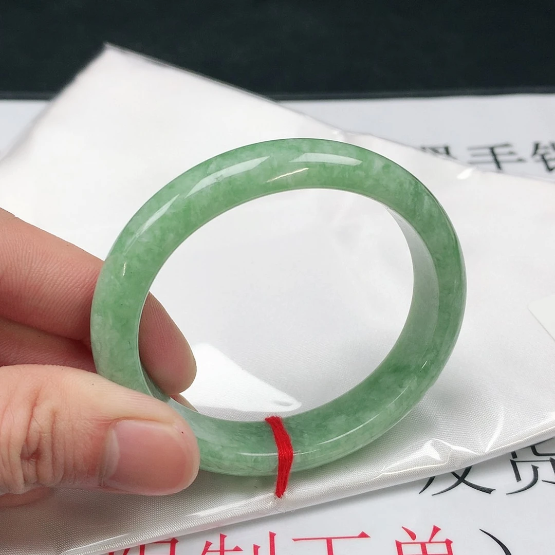 翡翠手镯未镶嵌圈54贵