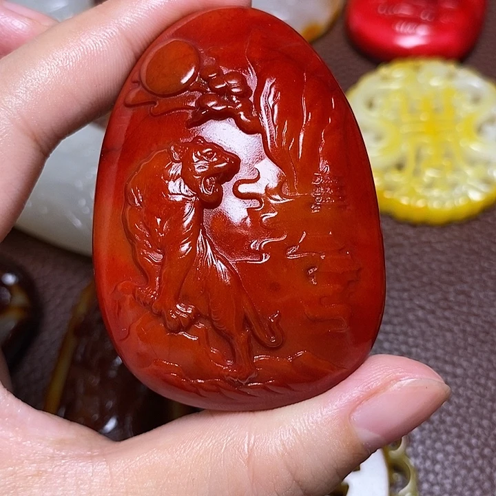爱***生和田玉未镶嵌颈饰