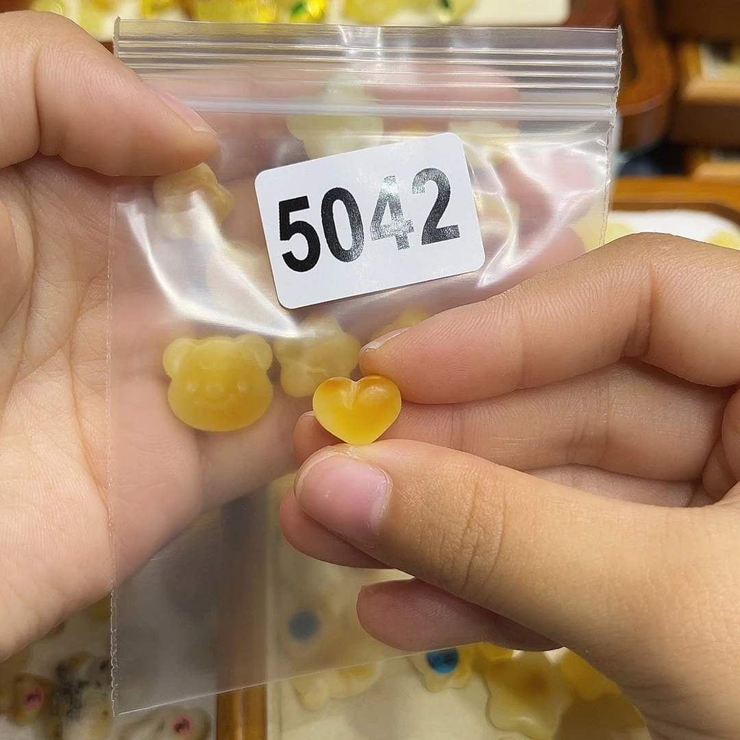 ****酱琥珀未镶嵌珠宝奇石