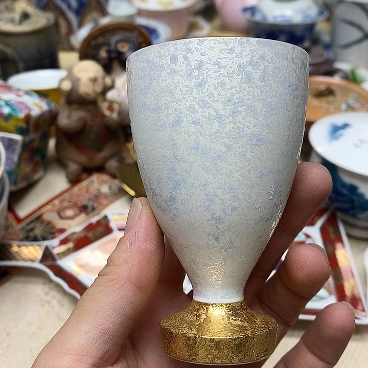 紫砂茶盘杯子和酒等多种颜色进行点缀搭配
