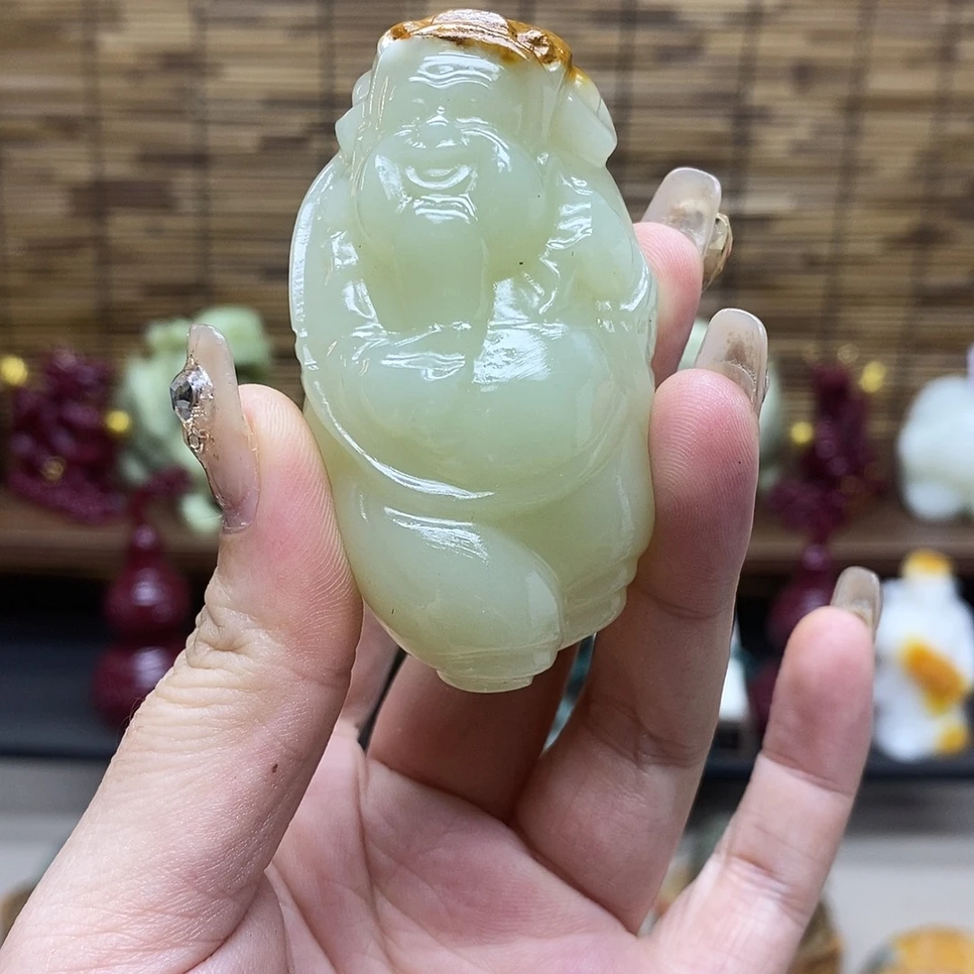 陈***峥和田玉未镶嵌颈饰