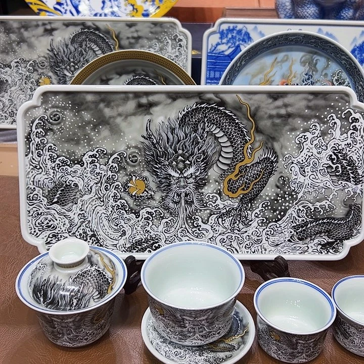 摆件景德镇陶瓷艺术景德镇的一名