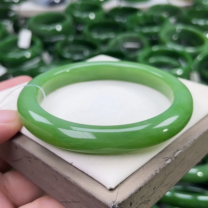 未镶嵌手镯和田玉（碧玉）