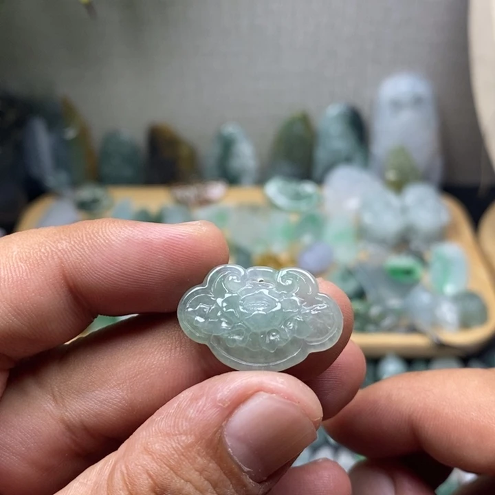 颈饰未镶嵌翡翠花
