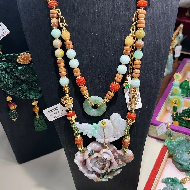 【闪购商品】翡翠吊坠(赠链)未镶嵌老南齐