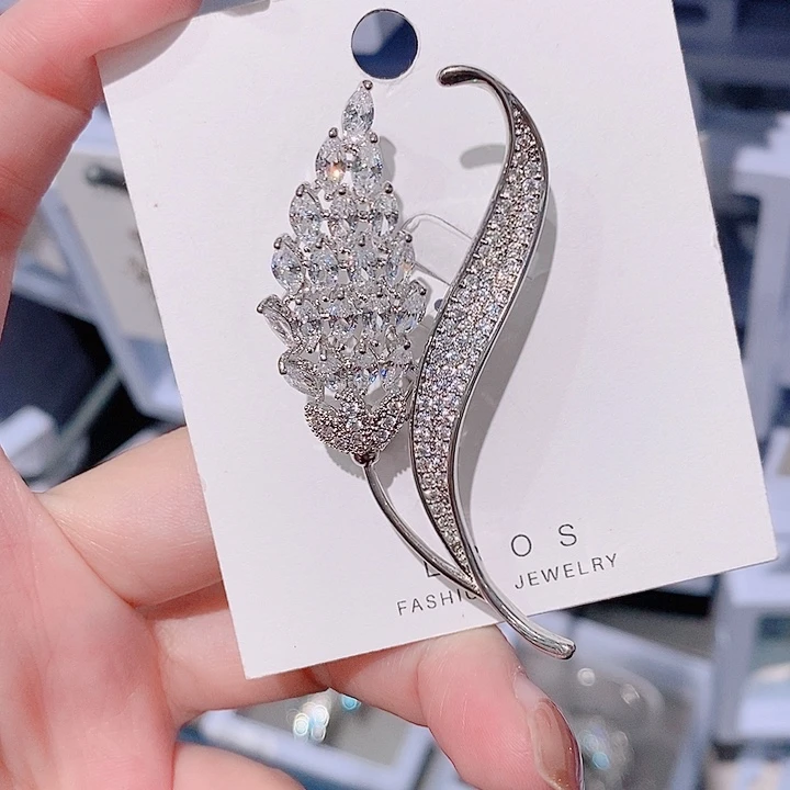锆石铜合金一叶知秋胸针
