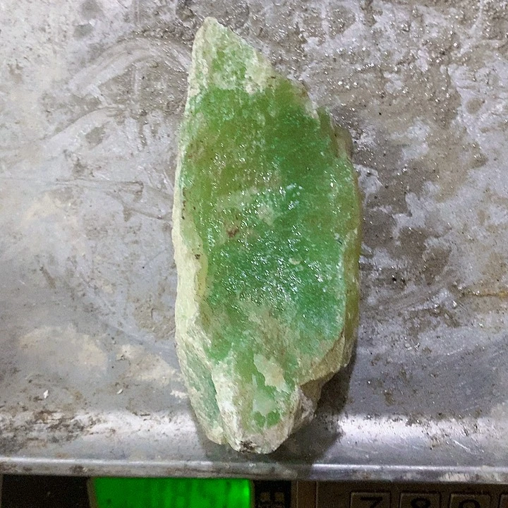 未镶嵌蛇纹石玉珠宝奇石