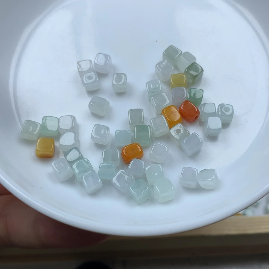 翡翠颈饰未镶嵌方糖珠。卡4➕。40颗。单圈量