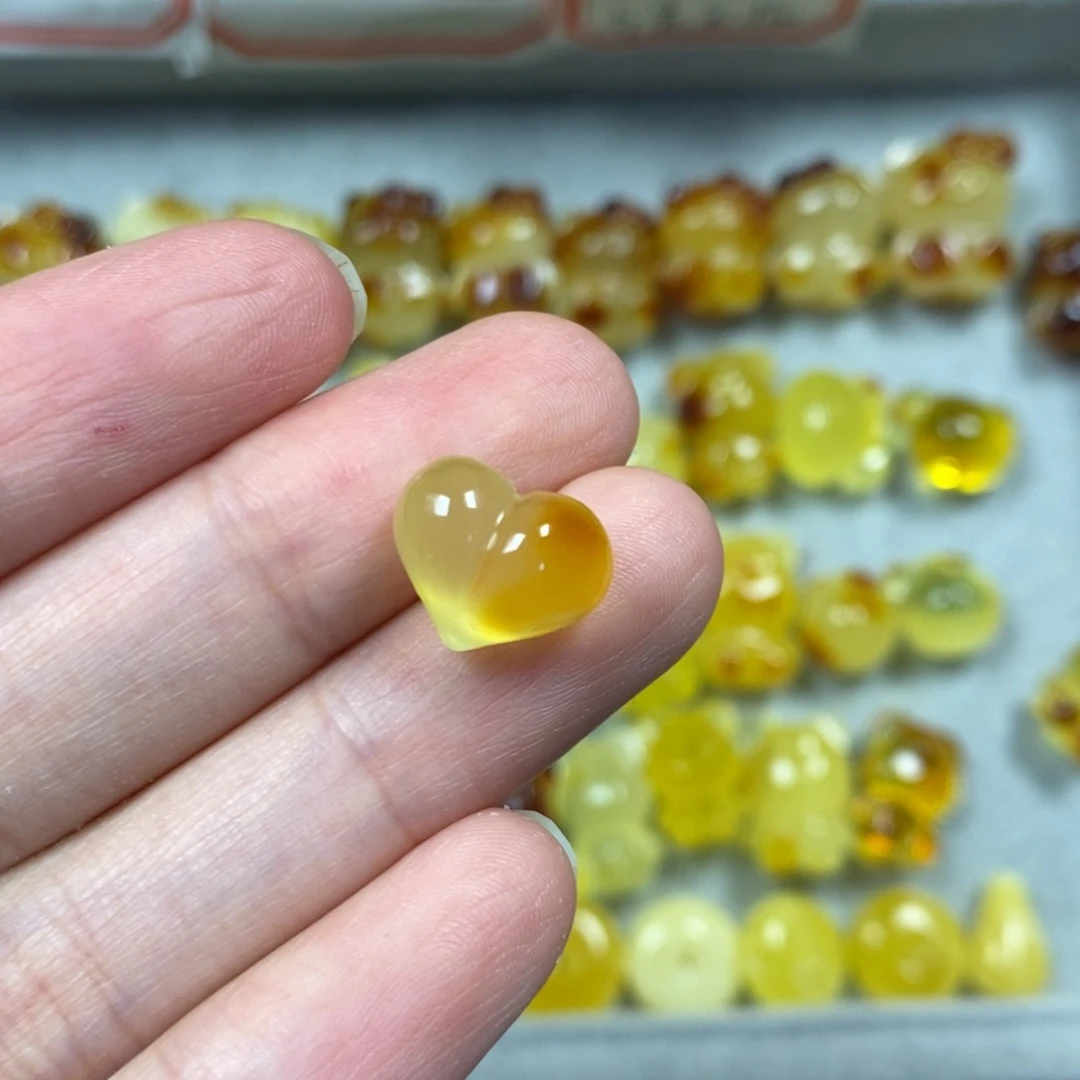 未镶嵌颈饰琥珀屁桃