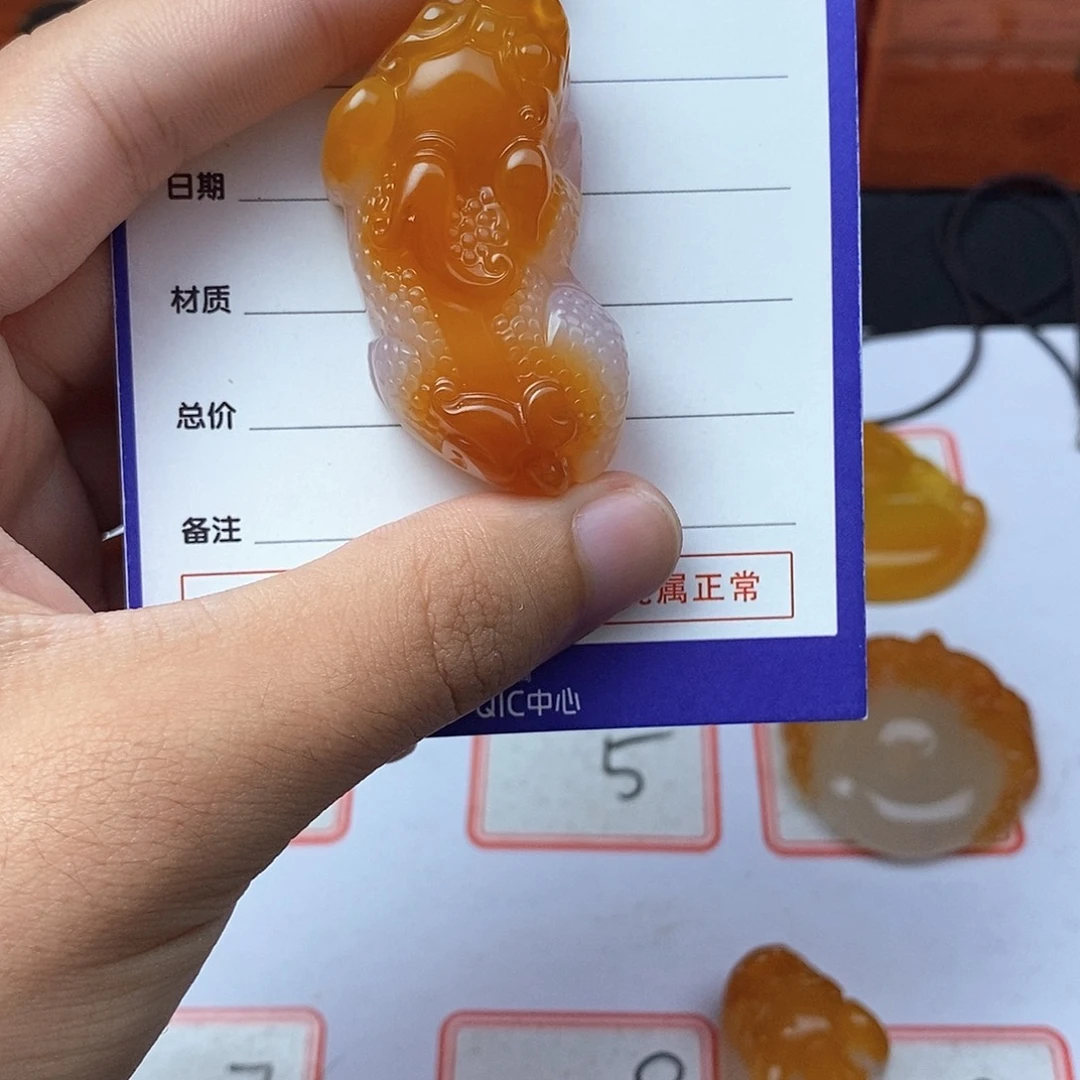事***成未镶嵌吊坠(不含链)玛瑙/玉髓