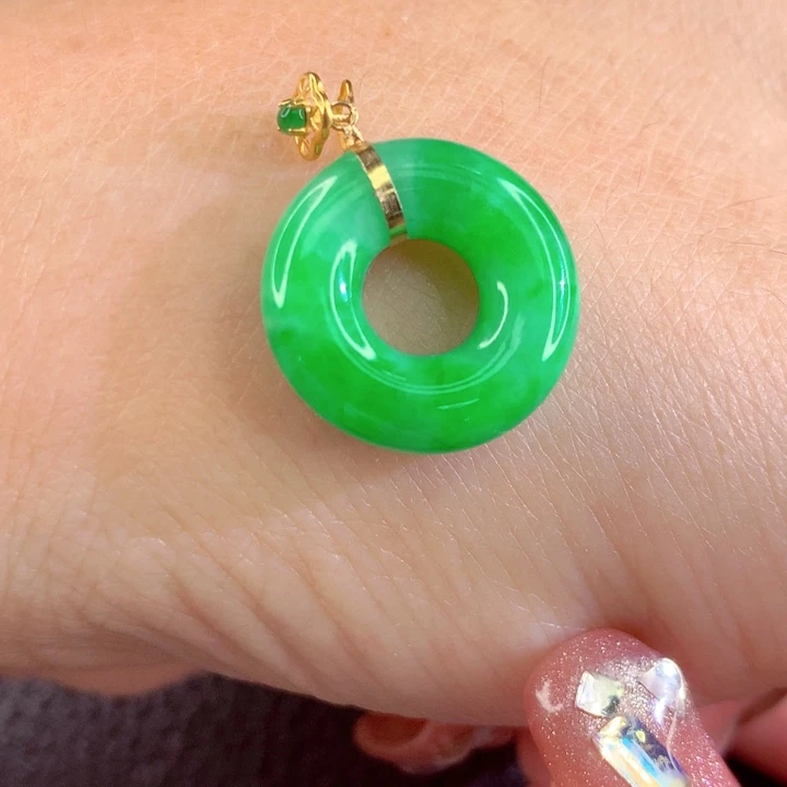 翡翠18K金镶嵌颈饰翡翠
