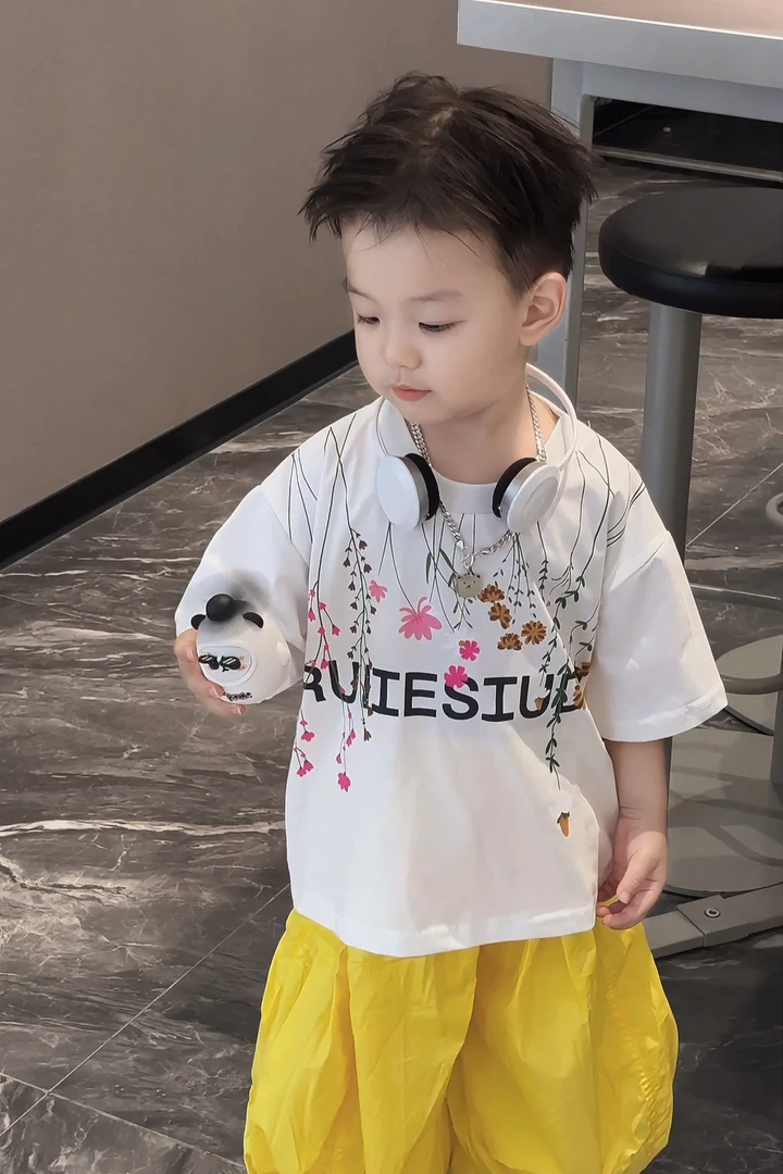 夏日多巴胺穿搭套装男童新款夏季儿童印花短袖轻薄透气防蚊裤套装