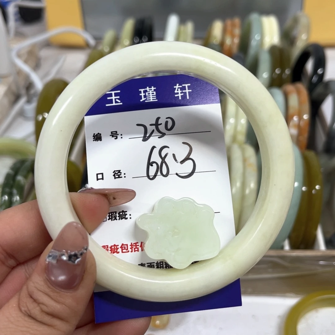 蛇纹石玉手镯未镶嵌