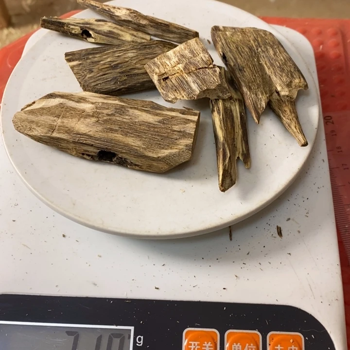 沉香碎屑沉香沉香原材料