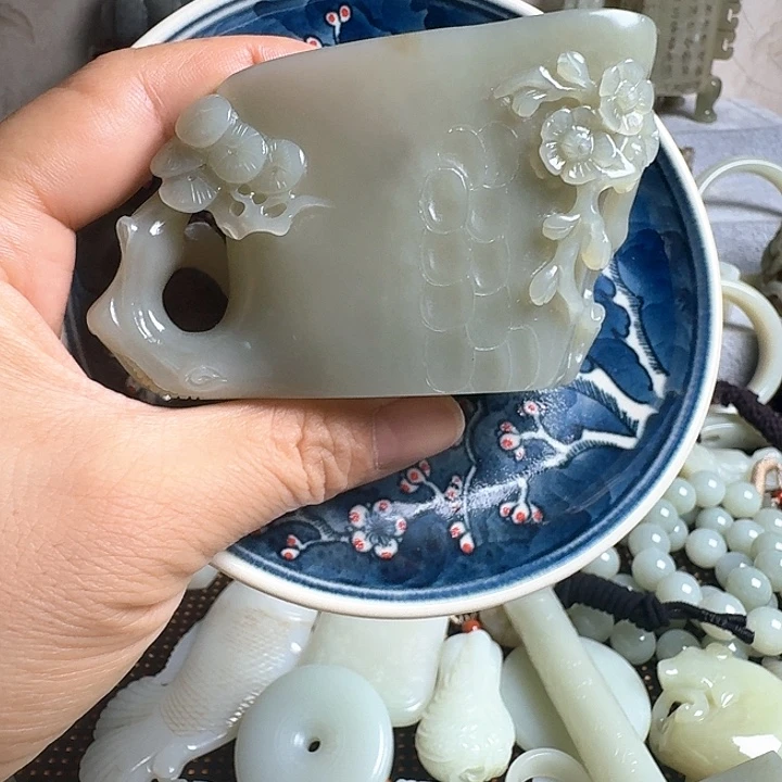 时***客瓷片新号开播瓷盘一件