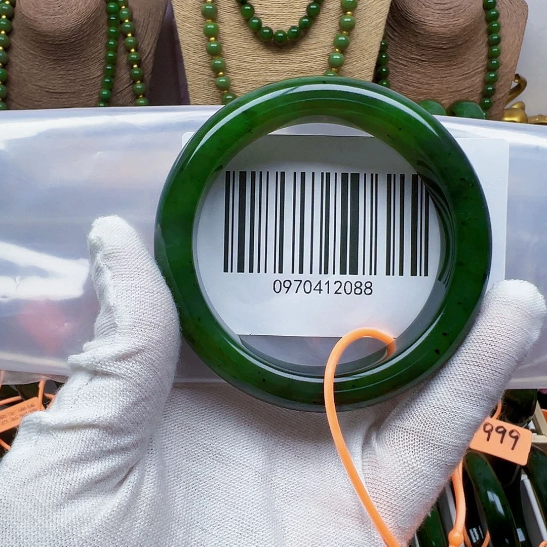 辰***儿和田玉未镶嵌手镯