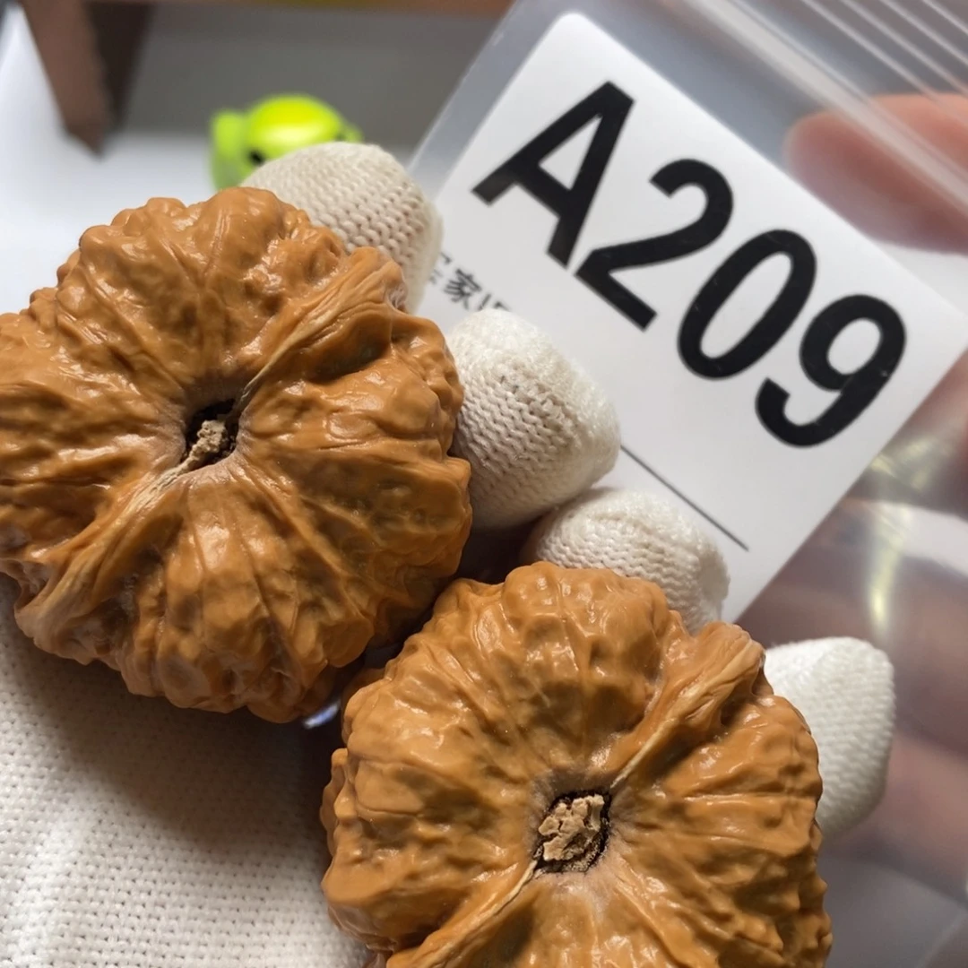 文玩核桃把件英**游蛤蟆40 40