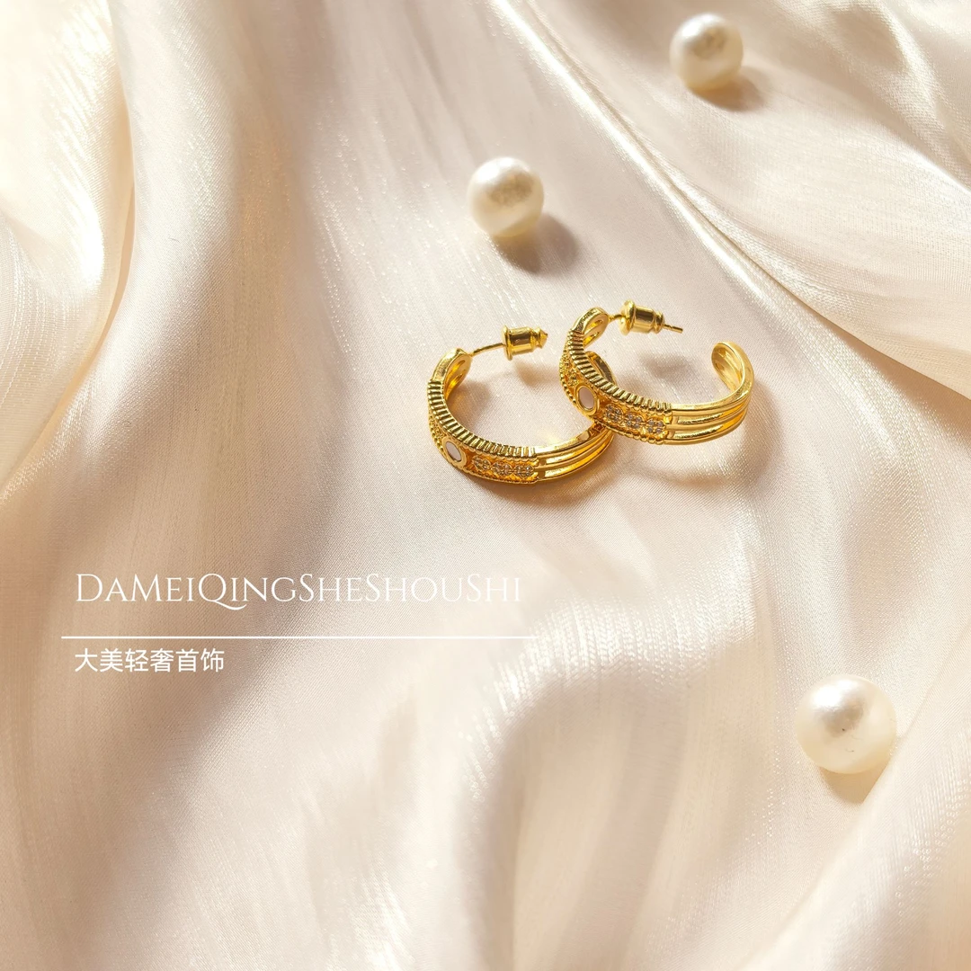 铜合金锆石耳饰 大美  ▏【初见】镂空竖条耳圈耳饰 设计师轻奢小众