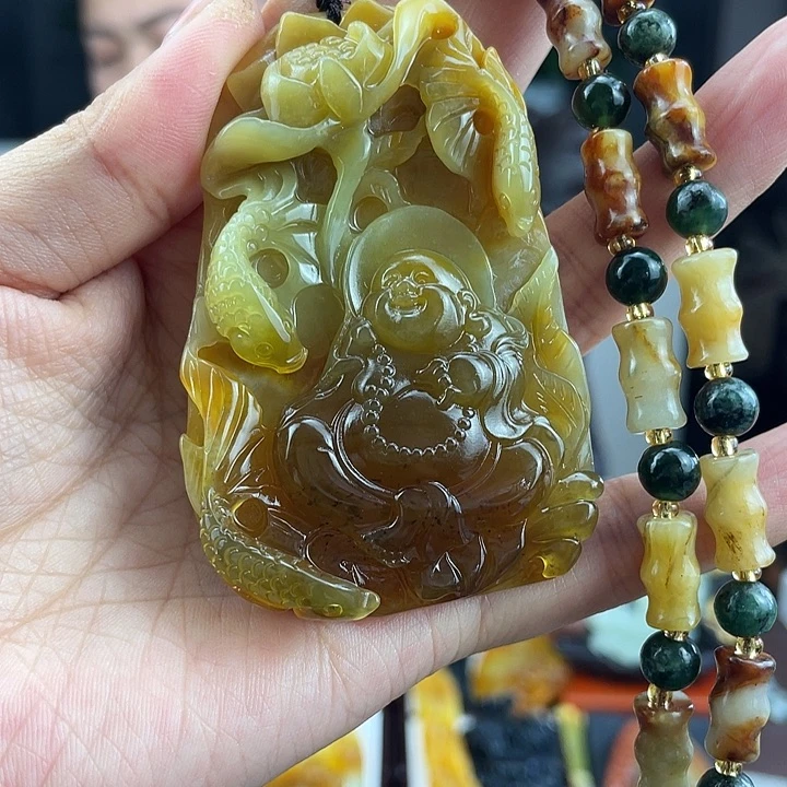 蛇纹石玉未镶嵌颈饰