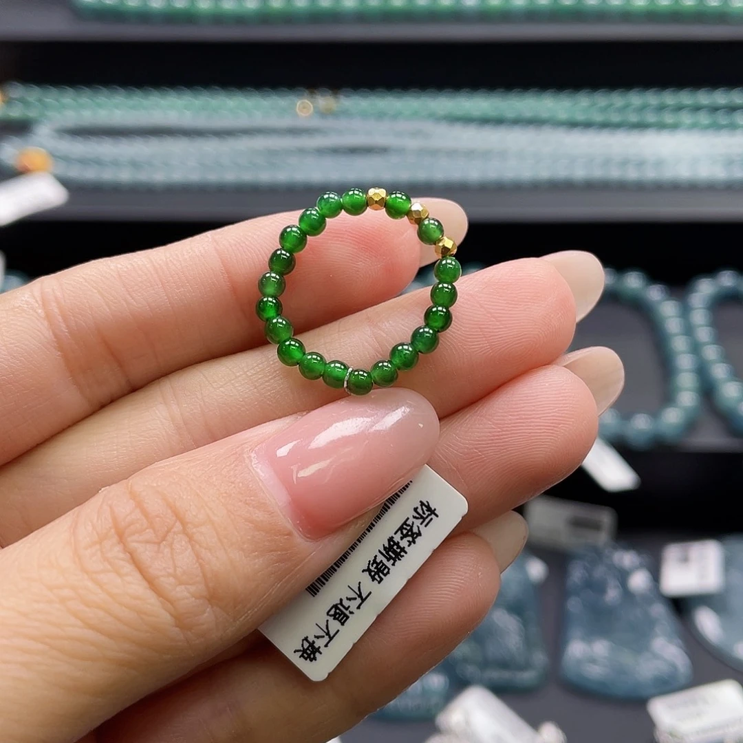 翡翠未镶嵌颈饰戒圈