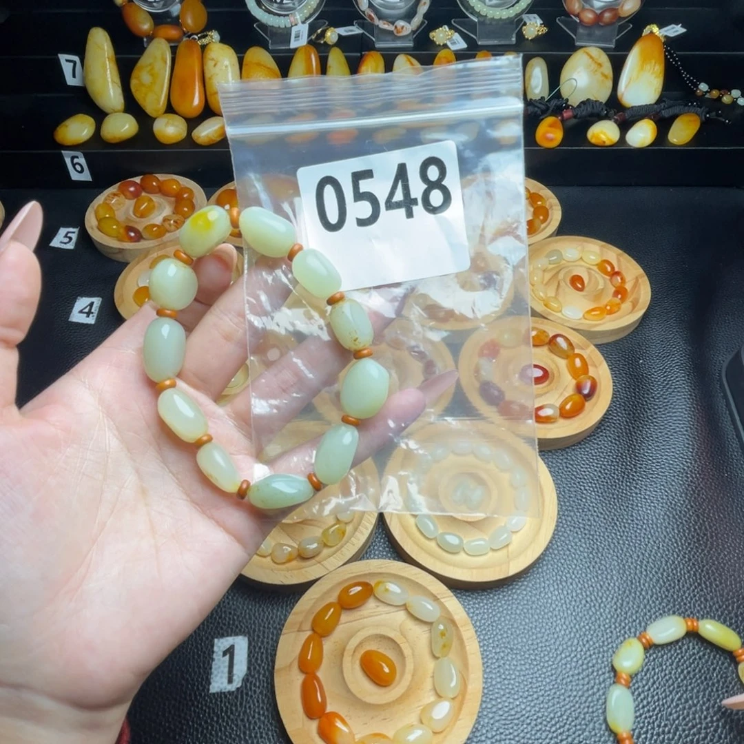 都***场和田玉未镶嵌手串