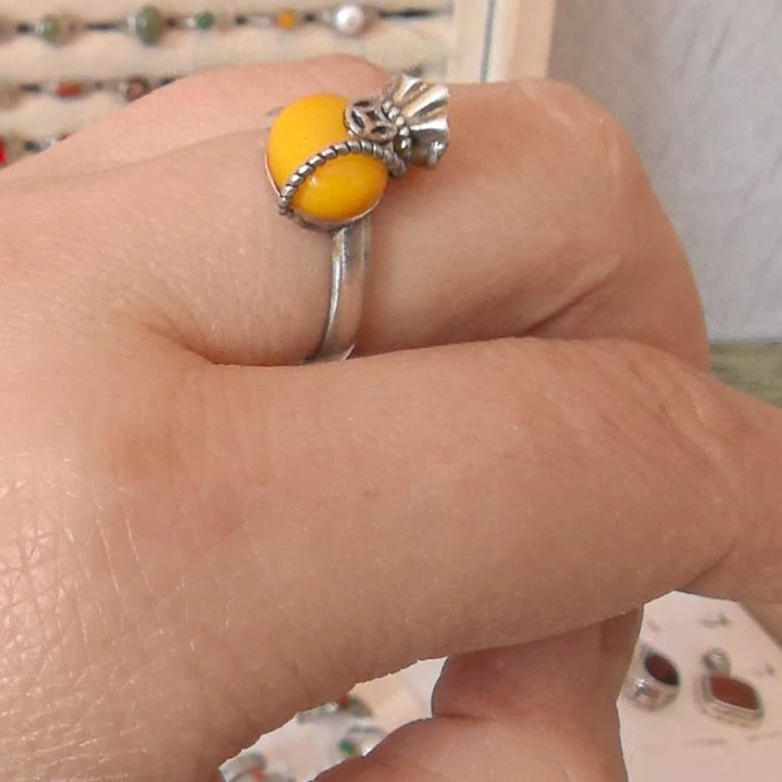 琥珀足银镶嵌戒指