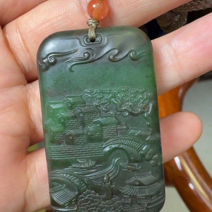 和田玉未镶嵌颈饰红皮山水牌1