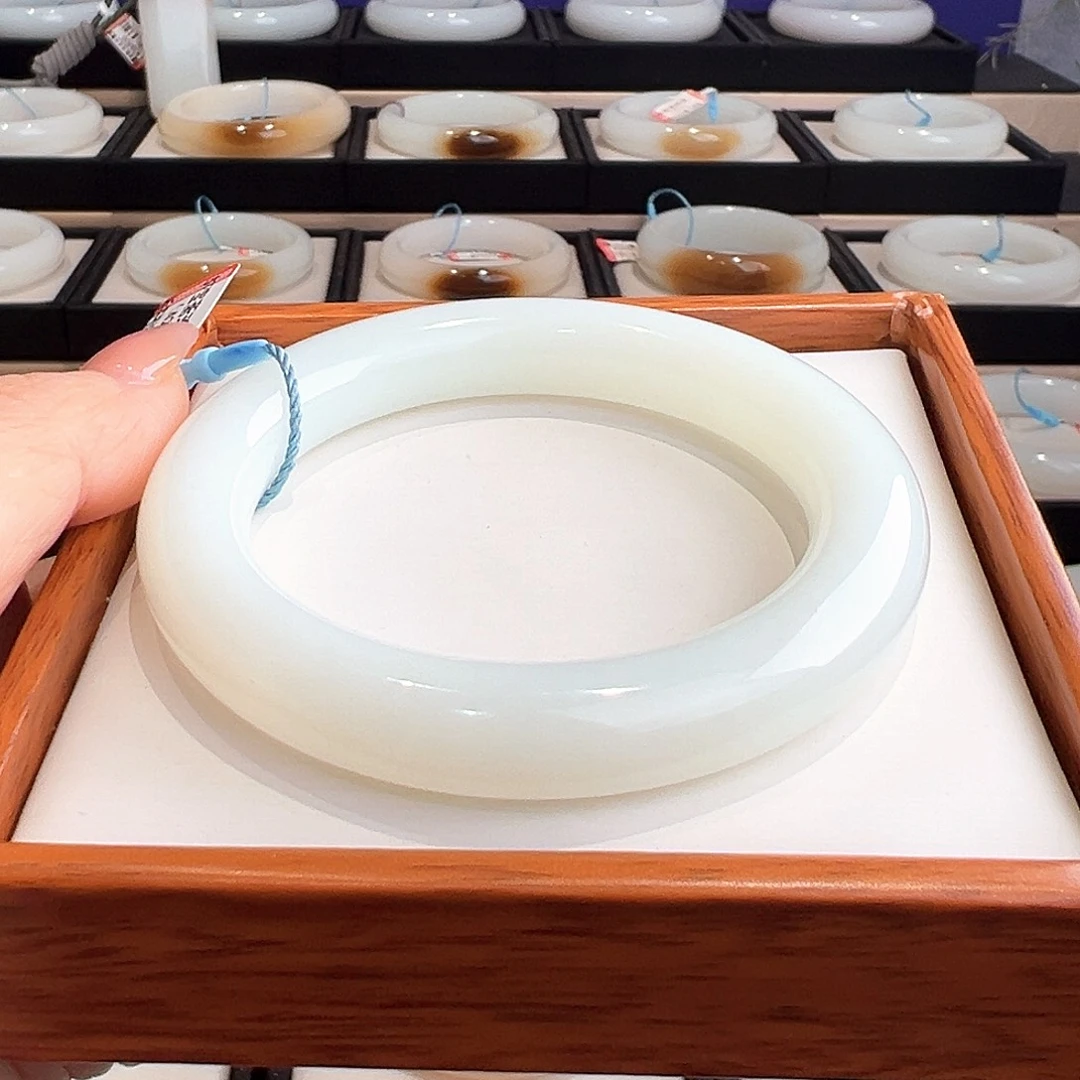 和田玉未镶嵌手镯