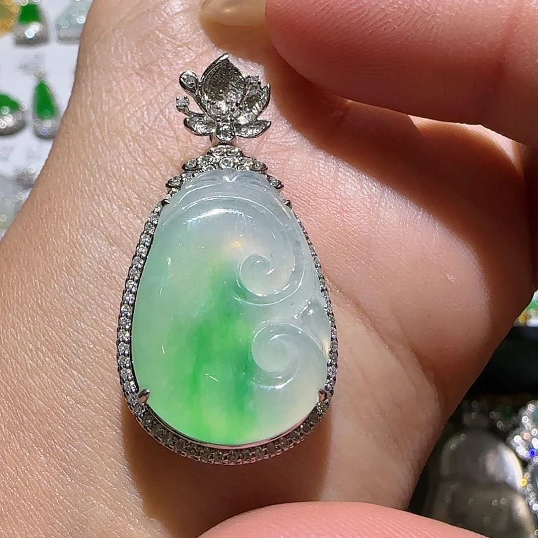 【闪购商品】颈饰18K金镶嵌翡翠天然