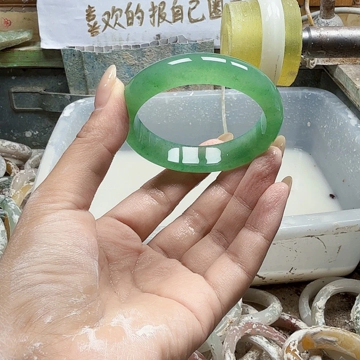 石英质玉未镶嵌手镯