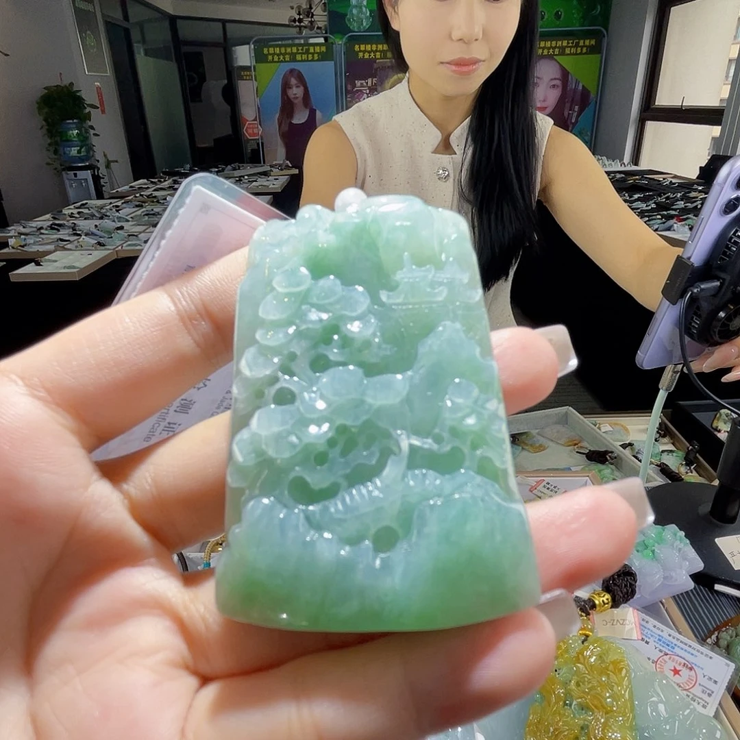 颈饰未镶嵌翡翠一个