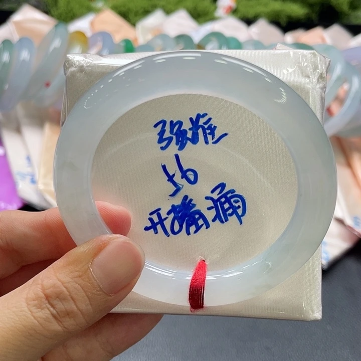 翡翠手镯未镶嵌56圆
