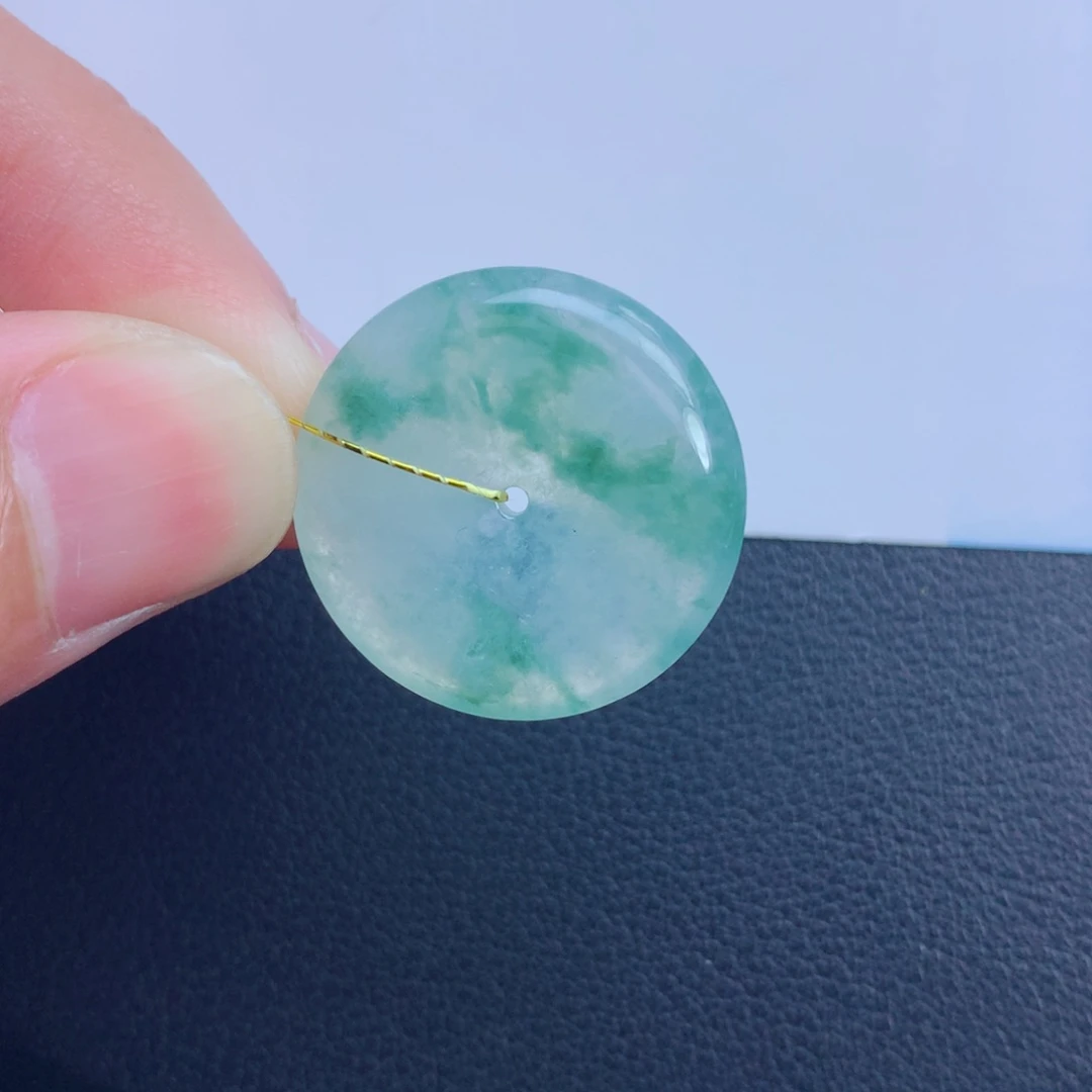 翡翠颈饰未镶嵌平安扣