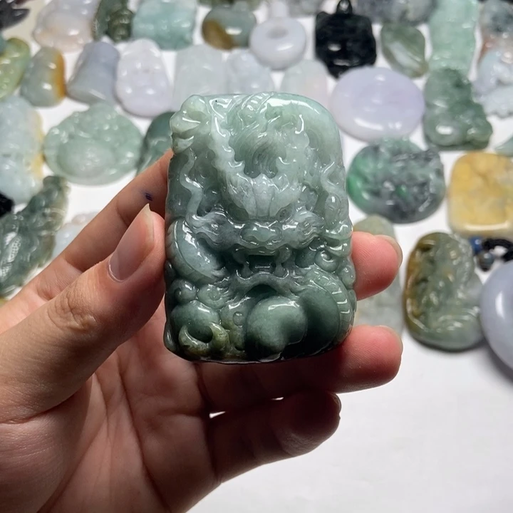 翡翠未镶嵌颈饰龙牌43