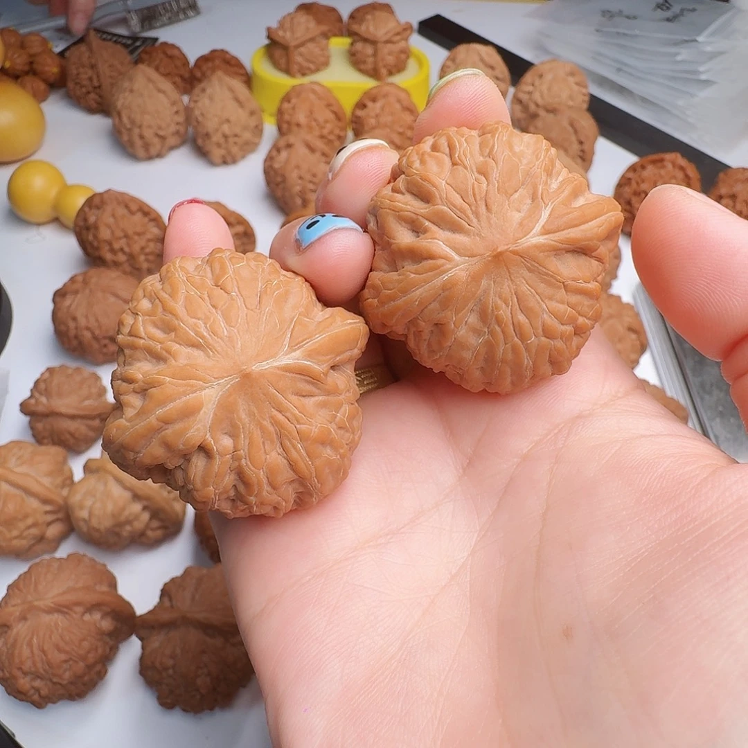 桃核吊坠铁锤妹妹