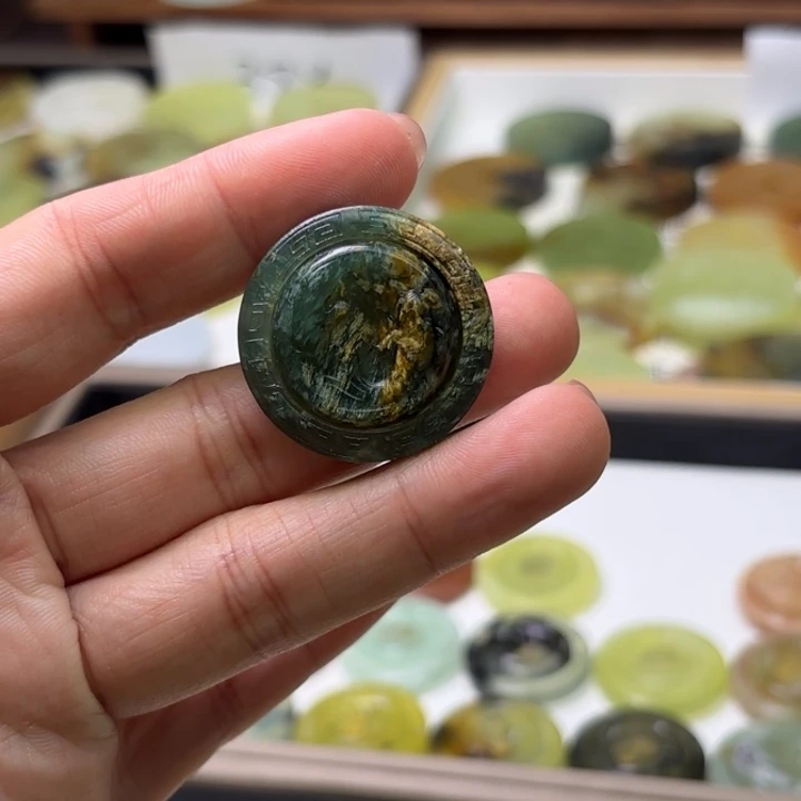 蛇纹石玉未镶嵌颈饰