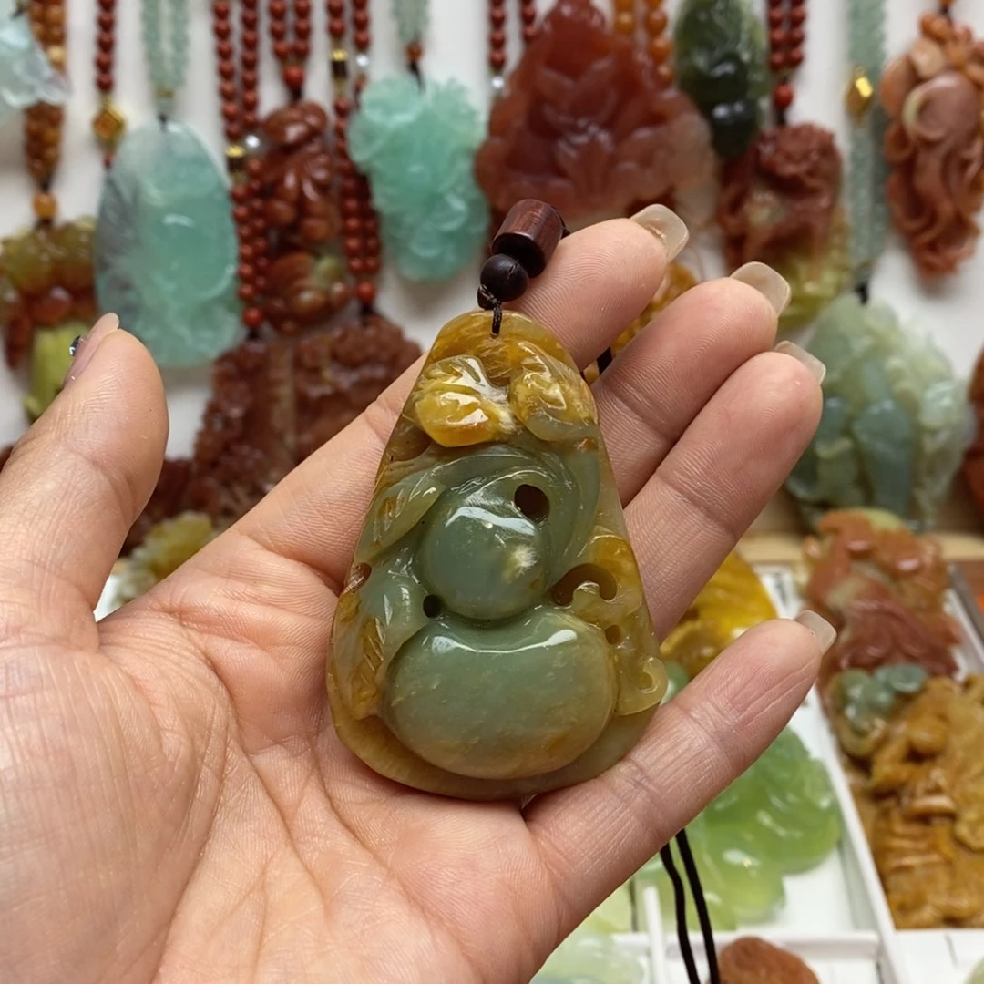 蛇纹石玉未镶嵌颈饰