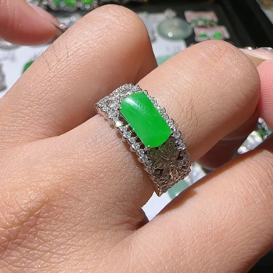 【闪购商品】18K金镶嵌戒指翡翠天然