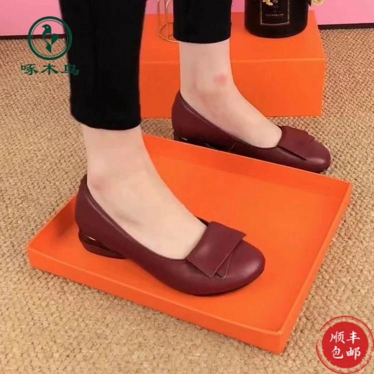 啄木鸟新款春季浅口单鞋女软底妈妈女鞋春款平底皮鞋圆头豆豆鞋