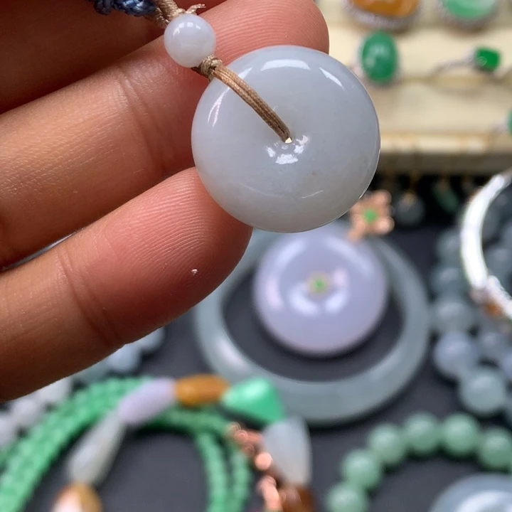 翡翠未镶嵌颈饰肥扣