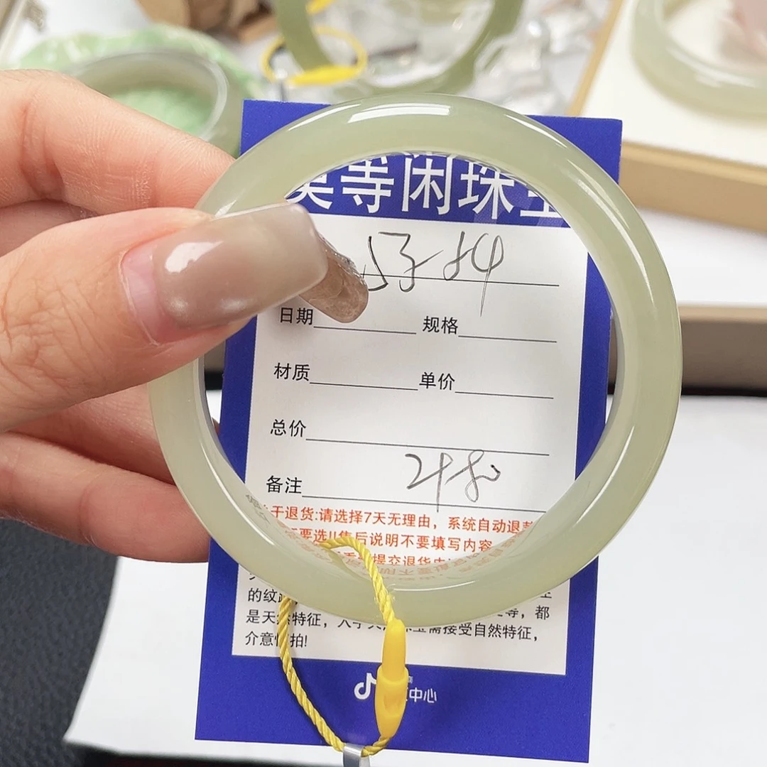 和田玉未镶嵌手镯