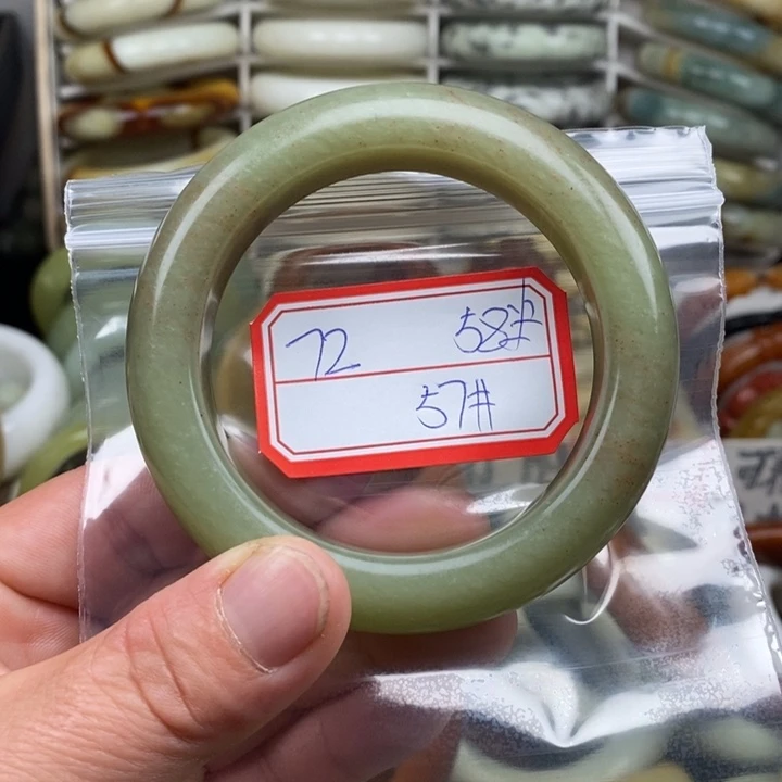 未镶嵌蛇纹石玉颈饰