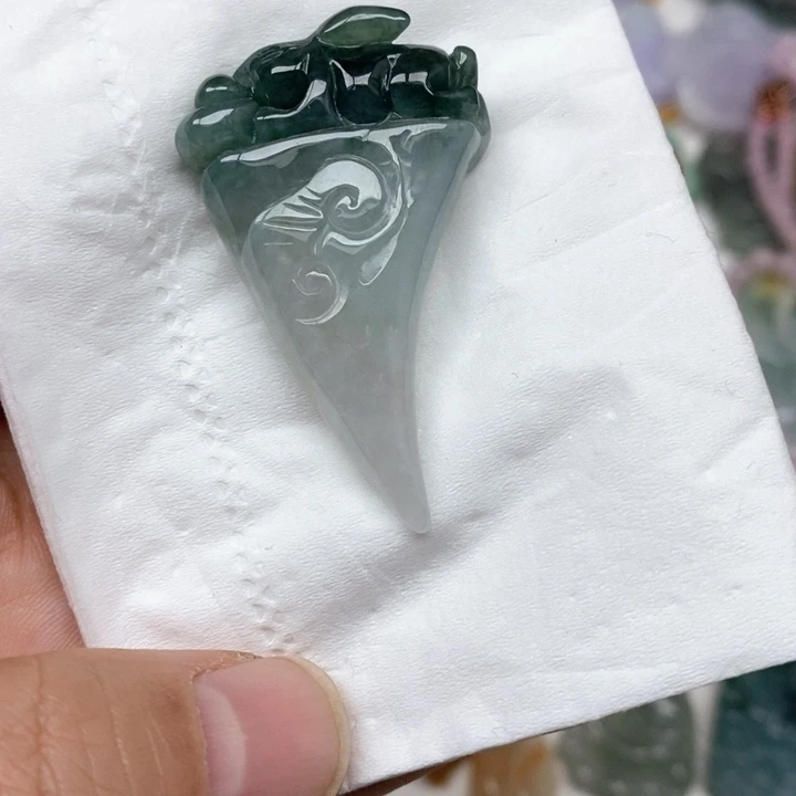 翡翠未镶嵌颈饰49号