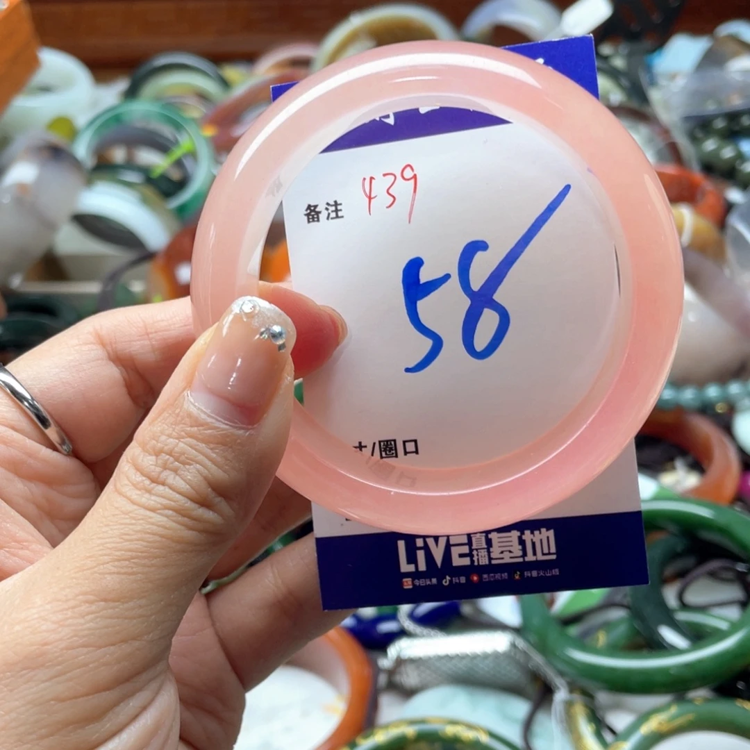 未镶嵌手镯石英岩玉